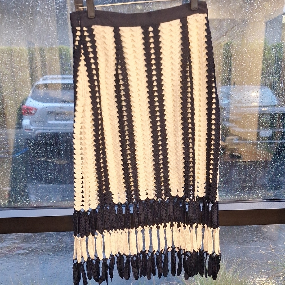 EVA FRANCO NAVY WHITE CROCHET FRINGE SKIRT NEW